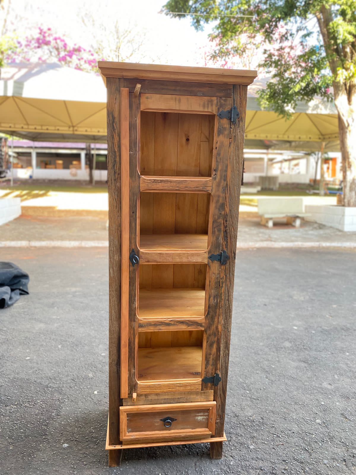 Cristaleira de Madeira