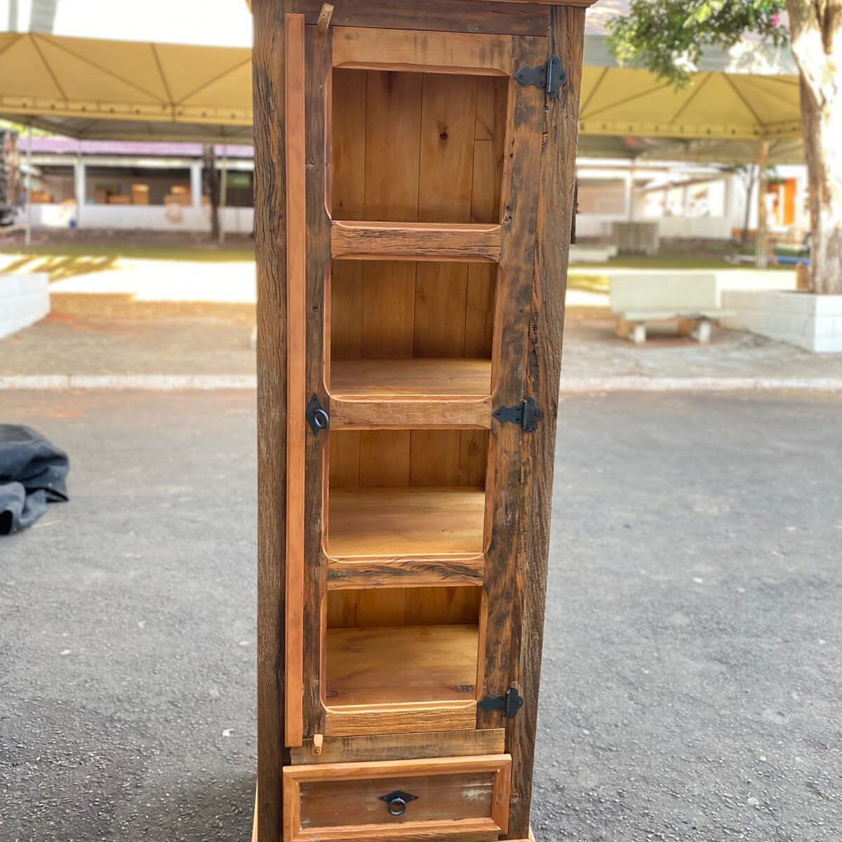 Cristaleira de Madeira