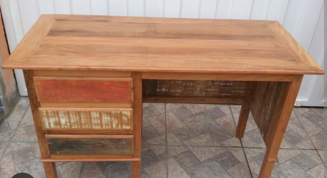 Escrivaninha de Madeira