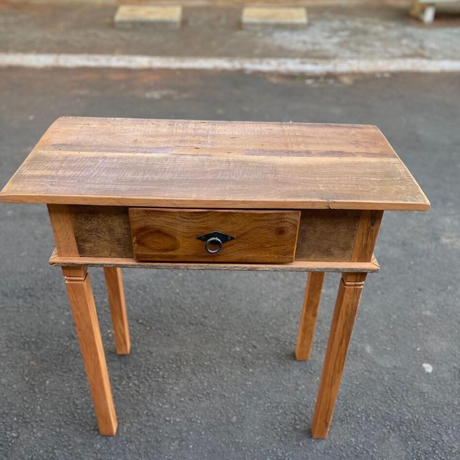 Mesa Lateral de Madeira