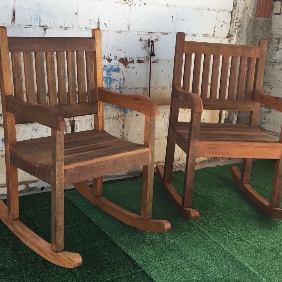 Cadeiras de Balanço em Madeira